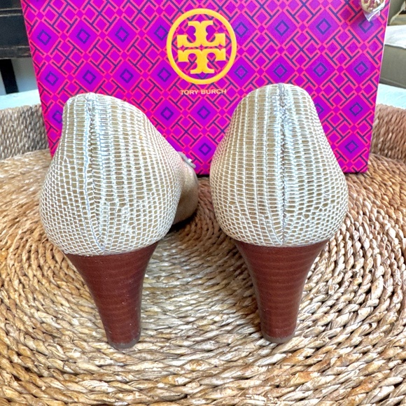 Tory Burch - Mini Miller Open Toe 65mm Wedge - Color Trench Tan - Size 6 - Picture 9 of 11